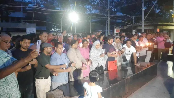 বঙ্গবন্ধুর প্রতিকৃতিতে মোমবাতি প্রজ্জ্বালন অনুষ্ঠানে হামলা