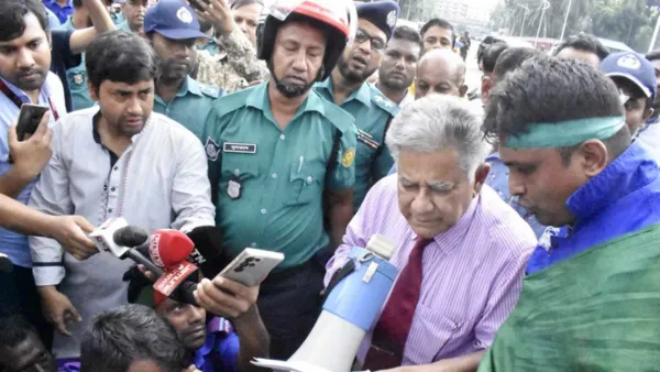 গ্রাম পুলিশের চাকরি জাতীয়করণে দাবি, যা বললেন স্বরাষ্ট্র উপদেষ্টা