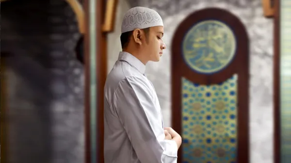 নামাজে হেসে ফেললে করণীয়