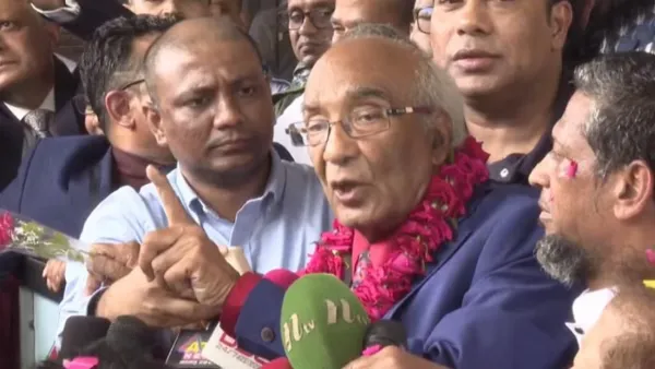 দেশে ফিরলেন সাংবাদিক শফিক রেহমান