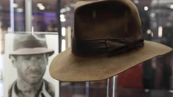 টুপির দাম ৭ কোটি টাকা!