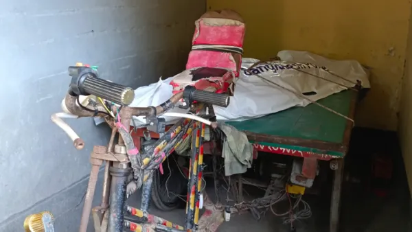 ঘরের আড়ায় ঝুলছিল মাদ্রাসাছাত্রীর মরদেহ, কারণ খুঁজছে পরিবার