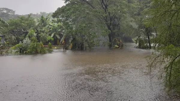 লক্ষ্মীপুরে পানিবন্দি হয়ে পড়েছে ৬ লাখ মানুষ