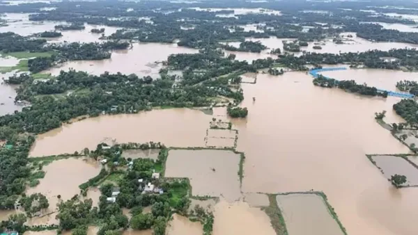 আকস্মিক বন্যায় মানবেতর জীবন, ১৩ জনের মৃত্যু