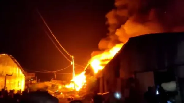 সাভারে ঝুটের ১৫ গোডাউনে ভয়াবহ আগুন