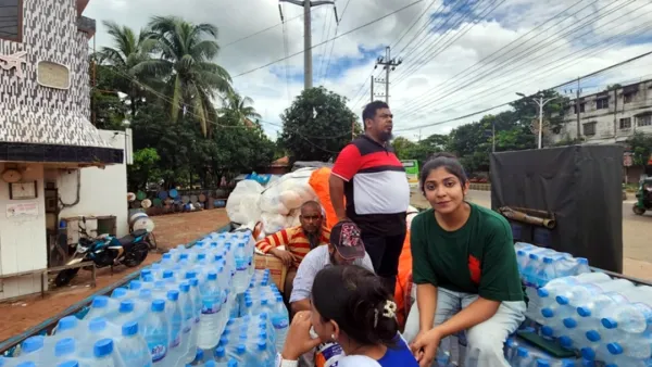 বানভাসিদের দুয়ারে দুয়ারে তোরসা