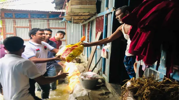 তৃতীয় দিনে লক্ষ্মীপুরে ছাত্রদলের ত্রাণ সহায়তা