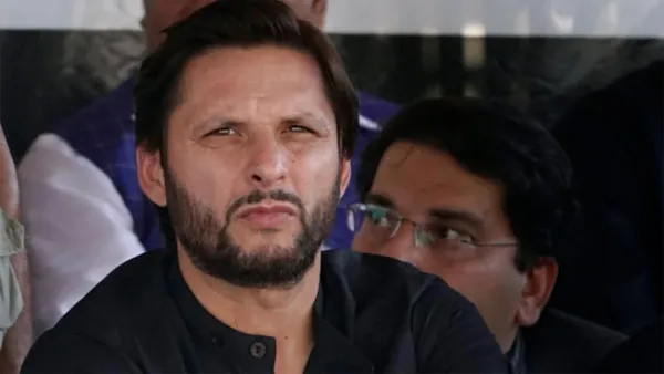 পাকিস্তানের সমালোচনা করে বাংলাদেশকে কৃতিত্ব দিলেন আফ্রিদি