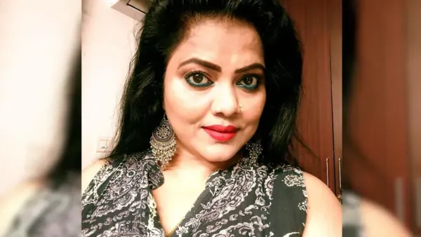 ‘আমার অনুমতি ছাড়া জড়িয়ে ধরে চুমু খায়’