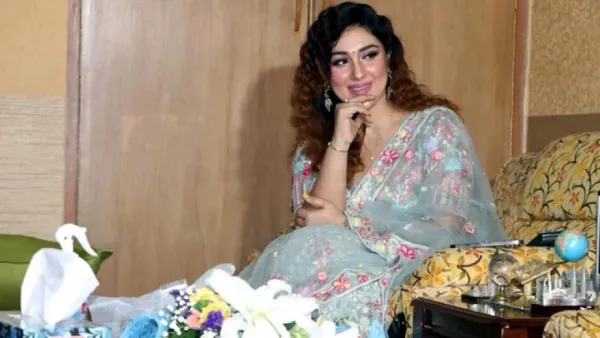 তোপের মুখে অপু বিশ্বাস