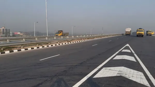 সড়কের টোল আদায় করছে কারা?