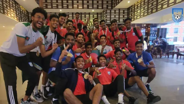 শিরোপা নিয়ে দেশে ফিরল সাফজয়ী দল