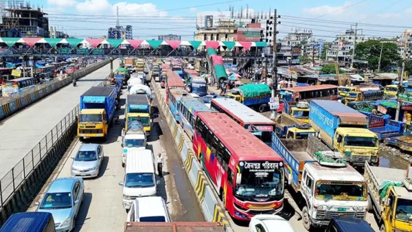 ঢাকা-চট্টগ্রাম মহাসড়কে ছুটির দিনেও তীব্র যানজট