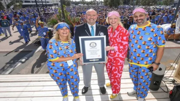 পায়জামা পার্টিতে গিনেস রেকর্ড!