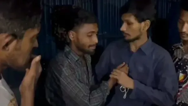 হেলপারের কাছে মাফ চাইলেন সেই শিক্ষার্থী