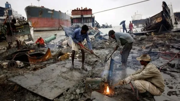 সীতাকুণ্ডে শিপইয়ার্ডে বিস্ফোরণ, আহত ১২