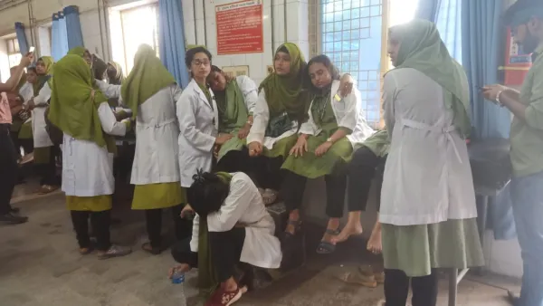 প্রতীকী বিষপানে অসুস্থ নার্সিং কলেজের ১৫ শিক্ষার্থী