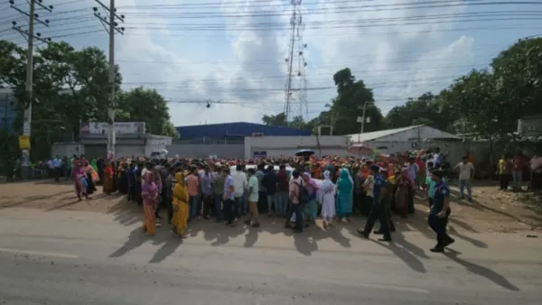 শ্রমিক অসন্তোষে আশুলিয়ায় ১৭ পোশাক কারখানায় সাধারণ ছুটি ঘোষণা