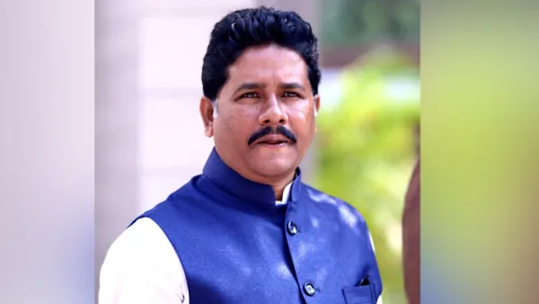 সাবেক মন্ত্রীর বাড়ির কেয়ারটেকার শত কোটি টাকার মালিক