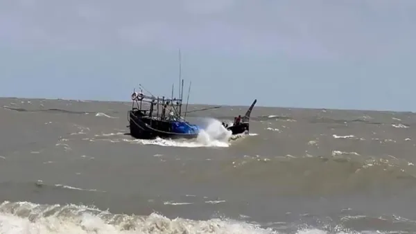 নিখোঁজ ৫ শতাধিক জেলে, ২ জনের মৃত্যু