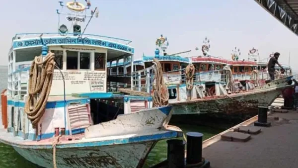 পাটুরিয়া-দৌলতদিয়া নৌরুটে লঞ্চ চলাচল বন্ধ