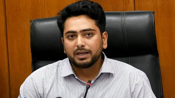 আলোচিত ‘রাজাকার’ স্লোগানের ব্যাখ্যায় যা বললেন উপদেষ্টা নাহিদ