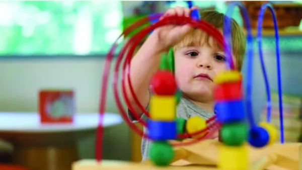 অটিজমের লক্ষণ এবং আক্রান্ত শিশুর চিকিৎসা