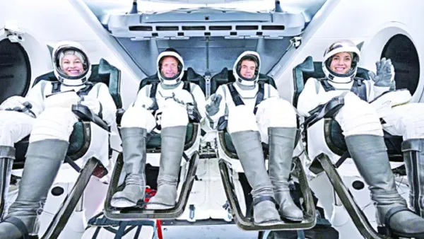 ইতিহাস গড়ে ওরা ফিরলেন পৃথিবীতে