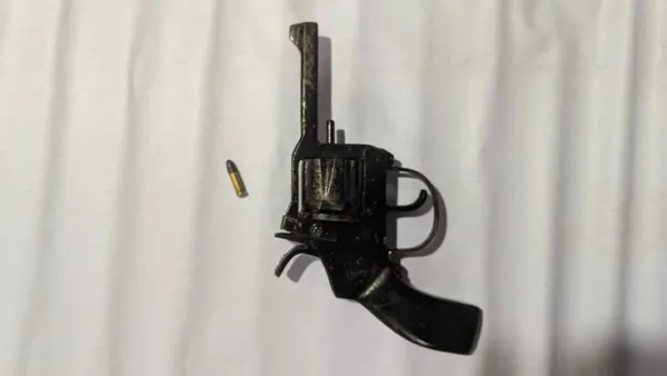 কবরস্থানে পড়ে ছিল রিভলবার-গুলি