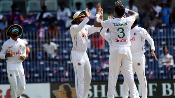 দিনের শুরুতেই সাফল্য এনে দিলেন তাসকিন