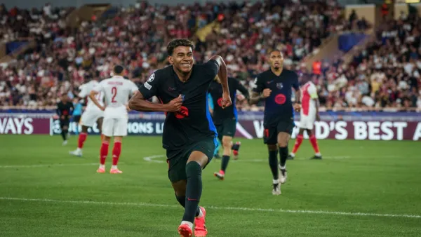 ১০ জনের দল নিয়ে বার্সার হার, মাথা উঁচু রাখতে বললেন কোচ