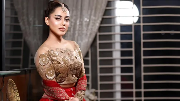 বিচার চাইলেন চিত্রনায়িকা