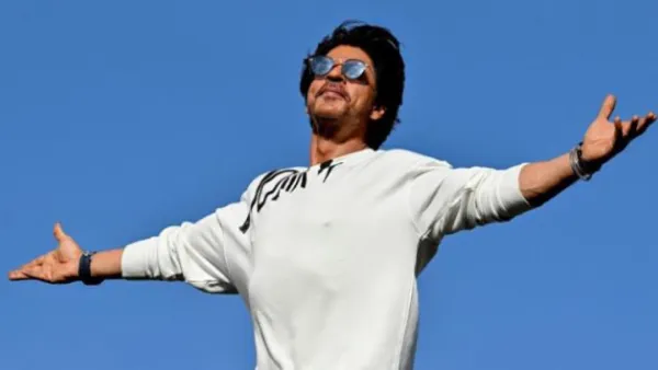 তারকা হয়েও বাসের মেঝেতে ঘুমাতেন শাহরুখ