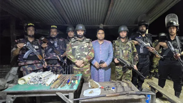 কক্সবাজারে বিপুল পরিমাণ অস্ত্র উদ্ধার