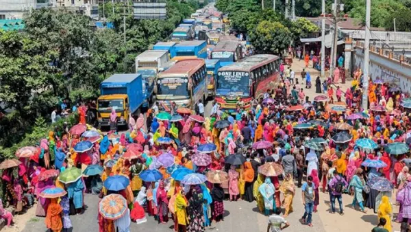 গাজীপুরে একাধিক প্রতিষ্ঠানের পোশাকশ্রমিকদের বিক্ষোভ