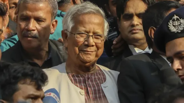 নিউইয়র্কের উদ্দেশে ঢাকা ছাড়লেন প্রধান উপদেষ্টা