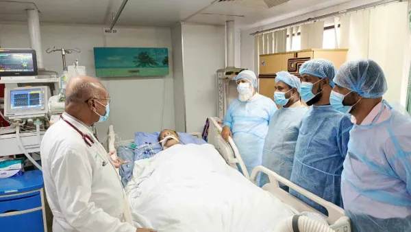 বিএফইউজের সভাপতিতে দেখতে হাসপাতালে জামায়াতের আমীর