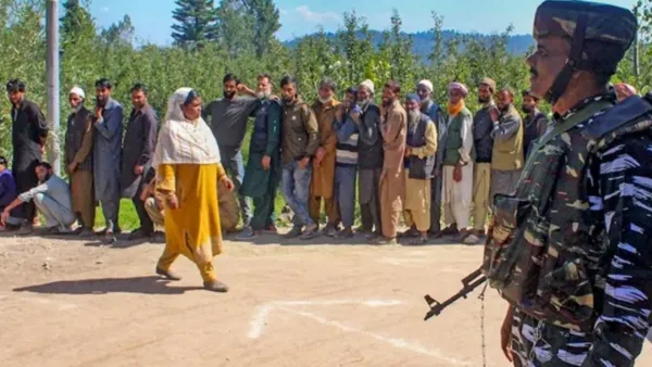 জম্মু-কাশ্মীরে কড়া নিরাপত্তায় চলছে দ্বিতীয় দফার ভোট