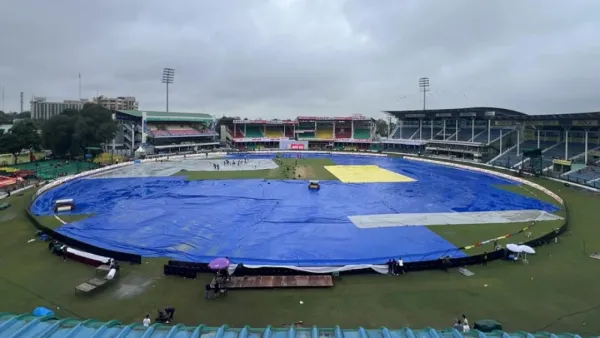 ভেজা আউটফিল্ড, কানপুর টেস্টে টসে বিলম্ব