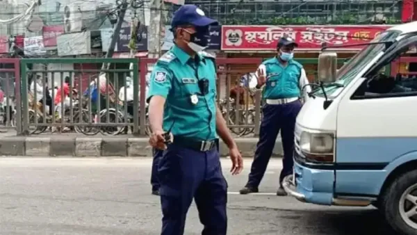 রাজধানীতে ট্রাফিক আইনে এক দিনে ৬৩৩ মামলা