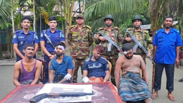 নোয়াখালীতে ৪ অস্ত্রধারীকে গণপিটুনি, একজনের মৃত্যু