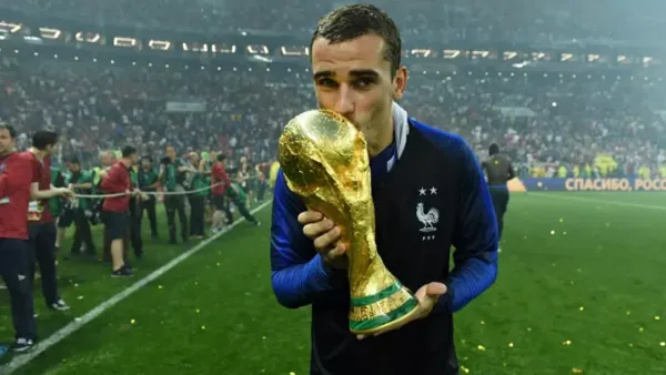 হঠাৎ অবসরের ঘোষণা দিলেন ফ্রান্সের বিশ্বকাপজয়ী গ্রিজমান