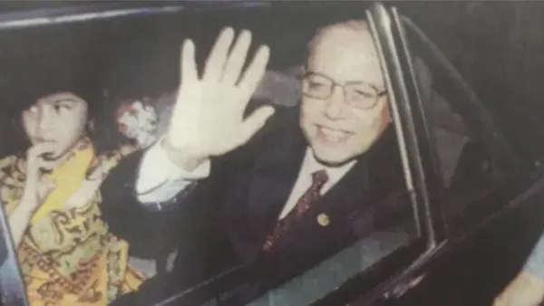 যে কারণে বদরুদ্দোজাকে রাষ্ট্রপতির পদ ছাড়তে হয়েছিল