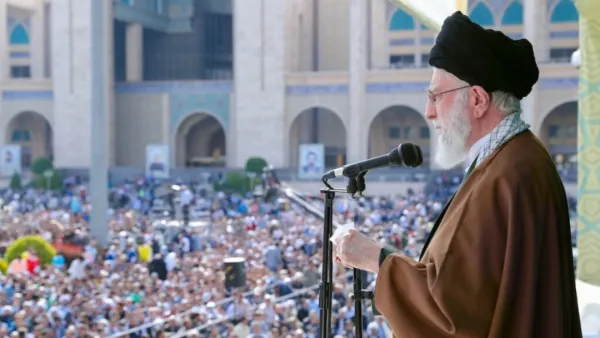 পিছু হটবে না ইরান: খামেনির হুঁশিয়ারি