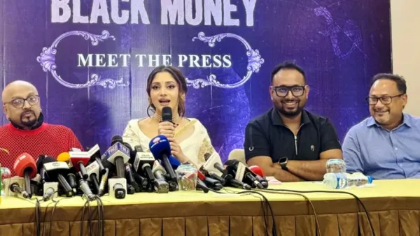 ওটিটিতে নায়ক রুবেল, সঙ্গে আছেন পূজা