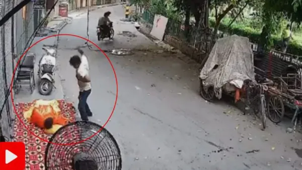 জনসম্মুখে প্রস্রাব করতে নিষেধ করায় যুবককে মারধর