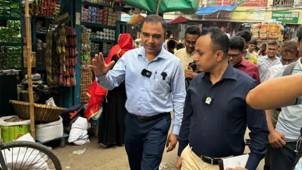 ঢাকায় বেশি দামে পণ্য বিক্রির দায়ে ২ ব্যবসায়ীকে জরিমানা