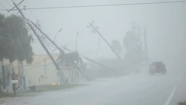 ২০৫ কিমি বেগে আঘাত হেনেছে ঘূর্ণিঝড় ‘মিল্টন’