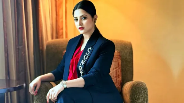 কলকাতায় পূজার প্যান্ডেলে পরীর সিনেমা!