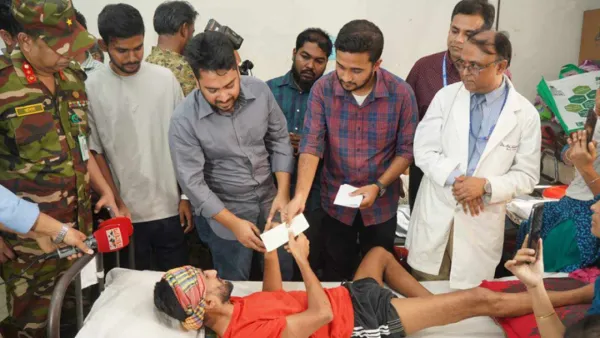 আন্দোলনে আহতদের অনুদানে জুলাই শহীদ স্মৃতি ফাউন্ডেশনের চেক হস্তান্তর